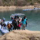 Imagen de archivo de turistas en Corçà en Semana Santa. 