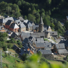 Vista del poble d’Aubèrt, a Vielha e Mijaran.