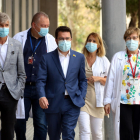 Josep Maria Argimon i Pere Aragonès es van reunir ahir amb treballadors de l’hospital de Bellvitge.