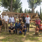 Foto amb la màquina de batre de la família de Lluís Companys que volen arreglar i busquen fons.