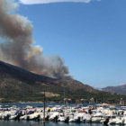 El incendio, visto desde el Port de la Selva.