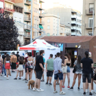 Colas de jóvenes para hacerse una PCR  -  Un total de 195 personas de entre 16 a 30 años se hicieron ayer una PCR en un cribaje que se llevó a cabo en la plaza Ricard Viñes.  De hecho, tuvo que cerrarse la cola dos horas antes de lo previsto po ...