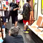 Aquest és el vídeo de l'agressió a un sanitari per demanar-li a un usuari del metro que porti la mascareta
