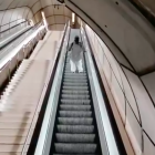 Mofa en las redes por el vídeo del metro de Bilbao desinfectando las escaleras mecánicas