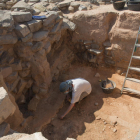 Trabajos de excavación en la parte más antigua del yacimiento ibérico de Gebut, en Soses.