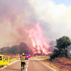 Foto del incendio de Santa Coloma de Queralt cerca de la carretera.