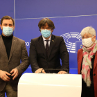 Los eurodiputados de Junts, Toni Comín, Carles Puigdemont y Clara Ponsatí en Bruselas.