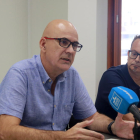 El president del Consell Comarcal del Pla d'Urgell, Carles Palau, i el vicepresident primer de l'ens, Jordi Martínez, durant una roda de premsa a la seu comarcal