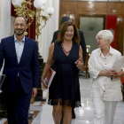 La presidenta del Congreso, Francina Armengol, ayer junto a otros miembros del PSOE en la Cámara.