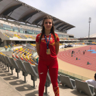 Erika Sellart, con su medalla de oro en el estadio atlético de Lima.
