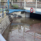 Diversos passos subterranis de Torredembarra van resultar inundats per la intensitat de la pluja.