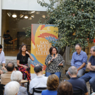 Un centenar de persones van seguir ahir el debat del Sant Miquel de les Lletres a la llibreria La Fatal.