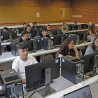 Alumnes a l’institut Caparrella el dia 12, quan va començar el curs a batxillerat i FP.