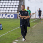 Viadero observa una acció de joc durant l’últim partit del Lleida, davant del Saguntí.