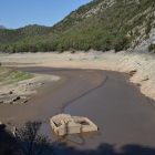El baix nivell d’aigua a Oliana ha deixat al descobert antigues construccions agràries a Espluvins.