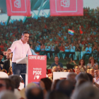 Pedro Sánchez es va donar un bany de masses ahir a Sevilla, on va oferir un míting.