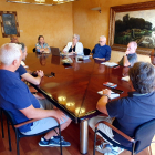 Imatge d’una recent reunió de Carme Valls amb els membres de la junta de personal.