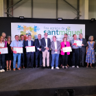 Imatge dels premiats i les autoritats durant la clausura de la 69 edició de la Fira de Sant Miquel ahir al pavelló 4.