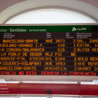 La pantalla de l’estació de Lleida avisava dels retards, en aquest cas, al tren cap a Bilbao.