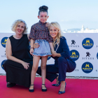 La directora Carlota Pereda, la jove actriu Maia Zaitegui i Belén Rueda, ahir a Sitges.