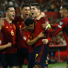 Els jugadors de la selecció espanyola celebren el gol de Morata que obria el marcador.