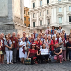 Foto de família dels pelegrins que van viatjar el cap de setmana passat de Lleida a Roma per celebrar el 800 aniversari de la Confraria de Montserrat.