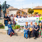 Dones de l’Horta van fer una ofrena de productes d’aquesta zona davant del monument de la plaça dels Pagesos.