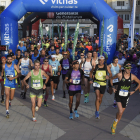 Moment de la sortida de la marató de Lleida, amb els dos primers classificats ja en les posicions capdavanteres: Xavi Tomasa (dorsal 2), Marc Otero (1) i Carlos Lancharro (24).