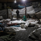 Cadàvers amuntegats a l’hospital d’Al-Ahli de Gaza.