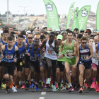 Moment en què l’organització dona el tret de sortida a la Mitja Marató de Mollerussa, que va congregar uns 700 corredors.