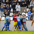 La comunió entre els futbolistes blaus i l’afició al vibrar amb una altra remuntada de l’equip.