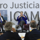 Pascual Sala i Encarnació Roca, ahir en un debat sobre l’encaix constitucional de l’amnistia.