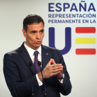 El líder del PSOE va anunciar la consulta a les bases del partit després d’una reunió del Consell Europeu.