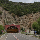 Un dels túnels a la C-14 a l’entorn del qual es preveu instal·lar panells solars.