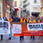 Els pensionistes van fer una marxa per l’Eix Comercial reclamant protegir les pensions.