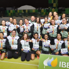 Les components de l’equip femení de l’Aldahra Lleida UA posen amb la medalla de bronze obtinguda.