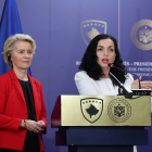 Von der Leyen, ahir, al costat de la líder kosovar Vjosa Osmani.