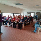 Una de les visites a l’espai comunitari La Bassa a Sant Martí de Riucorb.