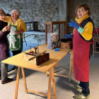 Algunes de les participants en el taller de restauració.