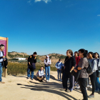 Gervasio Sánchez explica la ruta retratada per Robert Capa a Aitona als estudiants.