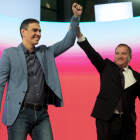 Pedro Sánchez amb el president dels Socialistes Europeus Stefan Löfven al congrés celebrat ahir a Màlaga.