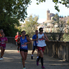 Alguns dels participants, amb l’església de Santa Maria al fons.