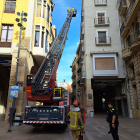 El despreniment a l’Eix Comercial va ocórrer a escassos metres de l’edifici de l’ajuntament.