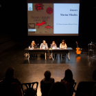 Els dos autors guanyadors de l’any passat i les presentadores dels llibres, ahir a l’Escorxador.