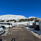 Autocaravanes de treballadors a Naut Aran l’hivern passat.