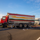 Estat en el qual van quedar els dos camions que van xocar ahir a la variant sud a Lleida.