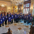 Contra la violència de gènere. Tots els membres del ple municipal, a excepció dels regidors de Vox, es van fer una foto de família amb samarretes per commemorar el Dia Contra la Violència de Gènere. Una iniciativa que va promoure la concession� ...