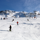 Els primers esquiadors de la temporada a Lleida, ahir a l’estació de Baqueira-Beret.