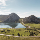 La ruta que arriba als llacs de Covadonga recorre tot els Parc Nacionals dels Picos de Europa, una autèntica  travessa per la natura .
