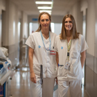 Maria Jaria i Blanca Navarro, adjunta d'infermeria i supervisora de la sisena planta de l'Arnau, respectivament.